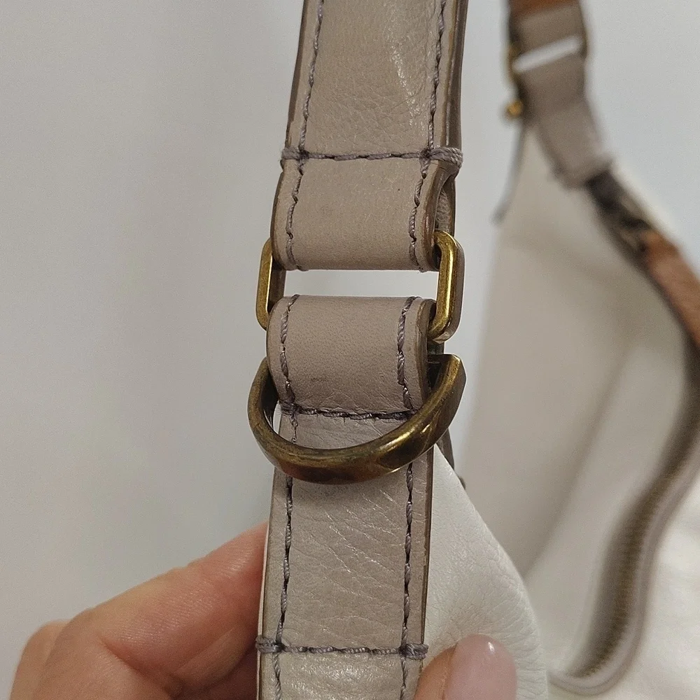 Fossil White Ivory Leather Hobo Bag Zip Beige Pocket Front Zip Top Shoulder Bag
